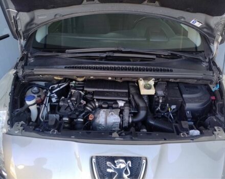 Сірий Пежо 5008, об'ємом двигуна 1.6 л та пробігом 215 тис. км за 7300 $, фото 5 на Automoto.ua