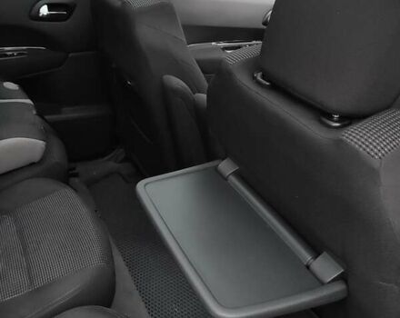 Серый Пежо 5008, объемом двигателя 2 л и пробегом 225 тыс. км за 9594 $, фото 12 на Automoto.ua