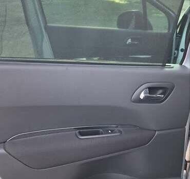 Серый Пежо 5008, объемом двигателя 1.6 л и пробегом 214 тыс. км за 6999 $, фото 19 на Automoto.ua