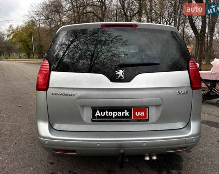 Серый Пежо 5008, объемом двигателя 1.6 л и пробегом 272 тыс. км за 7930 $, фото 3 на Automoto.ua