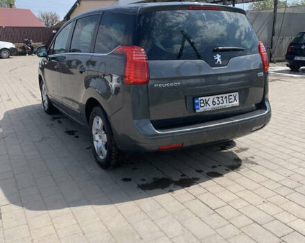 Серый Пежо 5008, объемом двигателя 2 л и пробегом 318 тыс. км за 8150 $, фото 4 на Automoto.ua