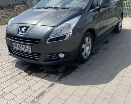 Серый Пежо 5008, объемом двигателя 2 л и пробегом 318 тыс. км за 8150 $, фото 2 на Automoto.ua