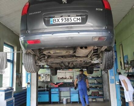 Серый Пежо 5008, объемом двигателя 2 л и пробегом 225 тыс. км за 9594 $, фото 5 на Automoto.ua