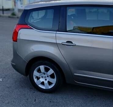 Серый Пежо 5008, объемом двигателя 1.6 л и пробегом 317 тыс. км за 6900 $, фото 22 на Automoto.ua