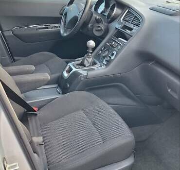 Серый Пежо 5008, объемом двигателя 1.6 л и пробегом 214 тыс. км за 6999 $, фото 21 на Automoto.ua