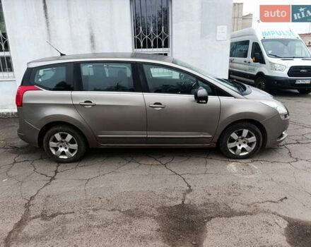 Сірий Пежо 5008, об'ємом двигуна 1.56 л та пробігом 336 тис. км за 7500 $, фото 2 на Automoto.ua