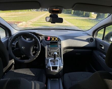 Сірий Пежо 5008, об'ємом двигуна 1.6 л та пробігом 252 тис. км за 7300 $, фото 8 на Automoto.ua