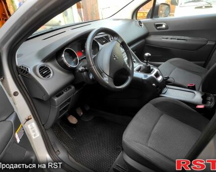 Серый Пежо 5008, объемом двигателя 1.6 л и пробегом 237 тыс. км за 7800 $, фото 7 на Automoto.ua