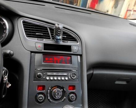 Серый Пежо 5008, объемом двигателя 1.6 л и пробегом 237 тыс. км за 7800 $, фото 6 на Automoto.ua