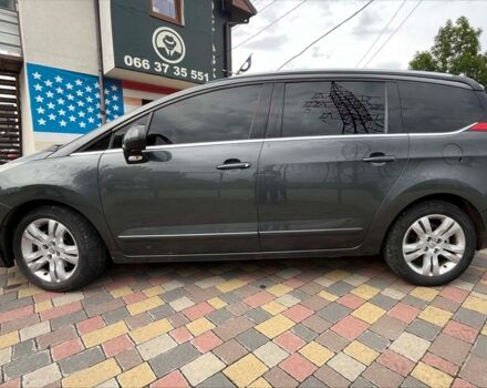 Сірий Пежо 5008, об'ємом двигуна 2 л та пробігом 252 тис. км за 10100 $, фото 3 на Automoto.ua