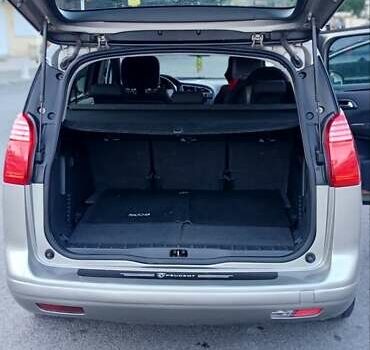 Серый Пежо 5008, объемом двигателя 1.6 л и пробегом 317 тыс. км за 6900 $, фото 7 на Automoto.ua