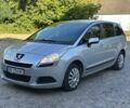 Серый Пежо 5008, объемом двигателя 1.6 л и пробегом 224 тыс. км за 6000 $, фото 1 на Automoto.ua