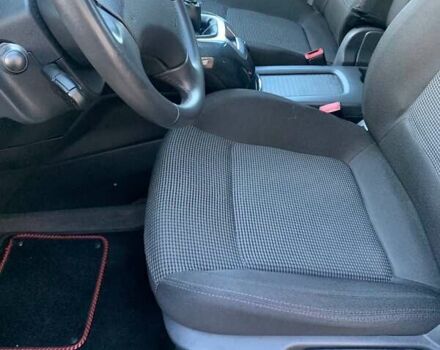 Серый Пежо 5008, объемом двигателя 2 л и пробегом 239 тыс. км за 7150 $, фото 18 на Automoto.ua