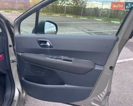 Пежо 5008 2010 в Ровно на Automoto.ua Серый Пежо 5008, объемом двигателя 2 л и пробегом 176 тыс. км за 9700 $, фото 19 на Automoto.ua