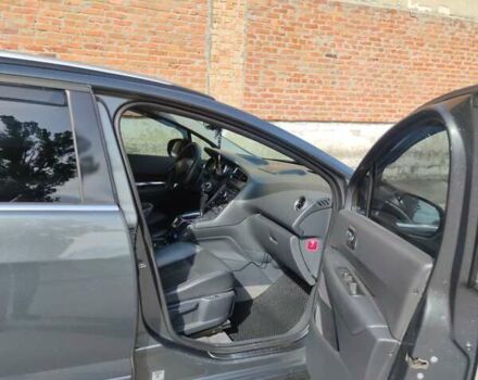 Серый Пежо 5008, объемом двигателя 2 л и пробегом 251 тыс. км за 9700 $, фото 4 на Automoto.ua
