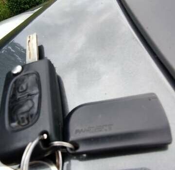 Серый Пежо 5008, объемом двигателя 2 л и пробегом 251 тыс. км за 9700 $, фото 19 на Automoto.ua