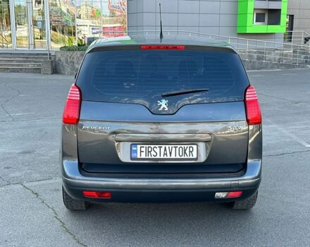 Серый Пежо 5008, объемом двигателя 1.6 л и пробегом 215 тыс. км за 7000 $, фото 3 на Automoto.ua