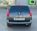 Серый Пежо 5008, объемом двигателя 1.6 л и пробегом 215 тыс. км за 7000 $, фото 3 на Automoto.ua