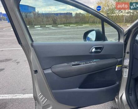 Пежо 5008 2010 в Ровно на Automoto.ua Серый Пежо 5008, объемом двигателя 2 л и пробегом 176 тыс. км за 9700 $, фото 15 на Automoto.ua