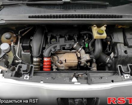 Серый Пежо 5008, объемом двигателя 1.6 л и пробегом 237 тыс. км за 7800 $, фото 4 на Automoto.ua