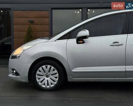 Серый Пежо 5008, объемом двигателя 1.6 л и пробегом 232 тыс. км за 6600 $, фото 4 на Automoto.ua