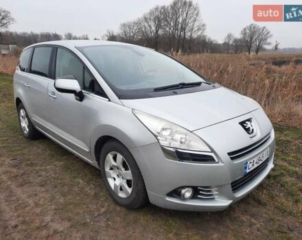 Серый Пежо 5008, объемом двигателя 1.6 л и пробегом 239 тыс. км за 8700 $, фото 3 на Automoto.ua