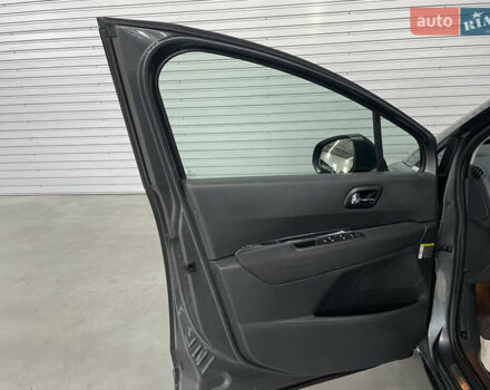 Серый Пежо 5008, объемом двигателя 1.6 л и пробегом 211 тыс. км за 9800 $, фото 28 на Automoto.ua