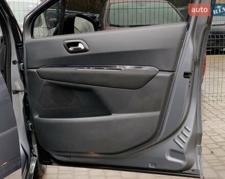 Серый Пежо 5008, объемом двигателя 1.6 л и пробегом 276 тыс. км за 7999 $, фото 35 на Automoto.ua