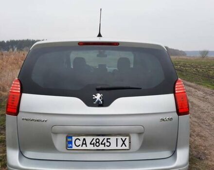 Серый Пежо 5008, объемом двигателя 1.6 л и пробегом 239 тыс. км за 8700 $, фото 5 на Automoto.ua