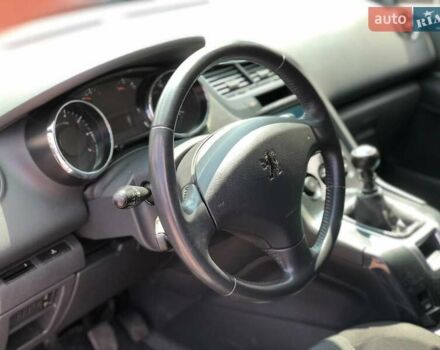Серый Пежо 5008, объемом двигателя 1.6 л и пробегом 217 тыс. км за 6500 $, фото 10 на Automoto.ua