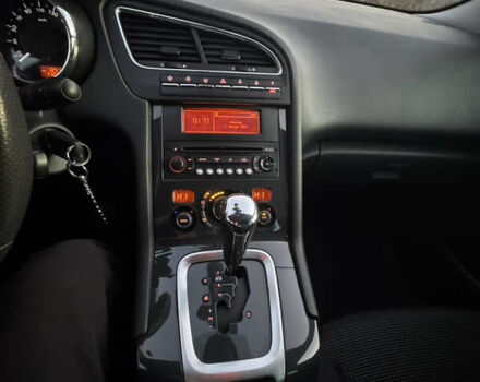 Серый Пежо 5008, объемом двигателя 1.6 л и пробегом 172 тыс. км за 6300 $, фото 11 на Automoto.ua