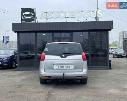 Серый Пежо 5008, объемом двигателя 2 л и пробегом 302 тыс. км за 8990 $, фото 6 на Automoto.ua
