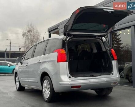 Серый Пежо 5008, объемом двигателя 1.6 л и пробегом 232 тыс. км за 6600 $, фото 14 на Automoto.ua