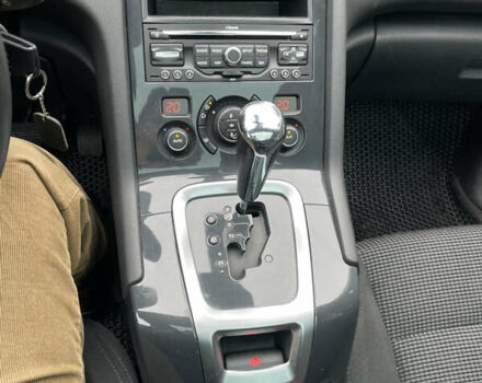 Серый Пежо 5008, объемом двигателя 2 л и пробегом 218 тыс. км за 8600 $, фото 6 на Automoto.ua