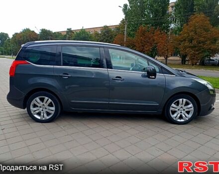 Серый Пежо 5008, объемом двигателя 1.6 л и пробегом 188 тыс. км за 7800 $, фото 1 на Automoto.ua