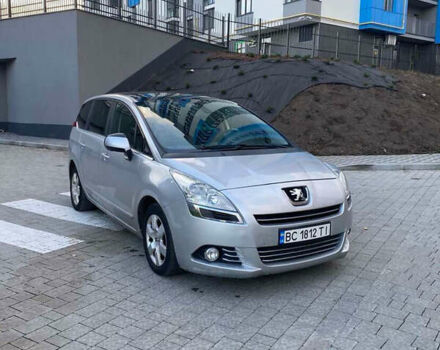 Серый Пежо 5008, объемом двигателя 1.6 л и пробегом 230 тыс. км за 9500 $, фото 1 на Automoto.ua