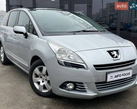 Серый Пежо 5008, объемом двигателя 2 л и пробегом 302 тыс. км за 8990 $, фото 1 на Automoto.ua