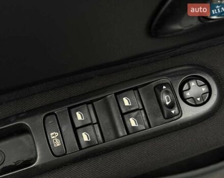 Серый Пежо 5008, объемом двигателя 1.6 л и пробегом 232 тыс. км за 6600 $, фото 19 на Automoto.ua