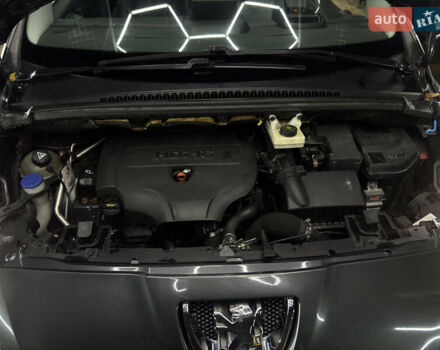 Серый Пежо 5008, объемом двигателя 2 л и пробегом 258 тыс. км за 9700 $, фото 16 на Automoto.ua