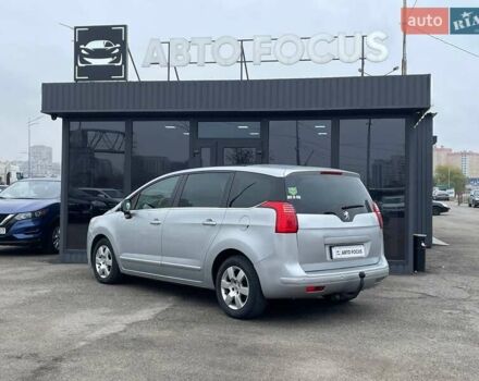 Серый Пежо 5008, объемом двигателя 2 л и пробегом 302 тыс. км за 8990 $, фото 4 на Automoto.ua