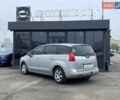 Серый Пежо 5008, объемом двигателя 2 л и пробегом 302 тыс. км за 8990 $, фото 4 на Automoto.ua
