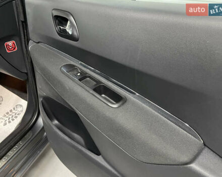 Серый Пежо 5008, объемом двигателя 1.6 л и пробегом 211 тыс. км за 9800 $, фото 43 на Automoto.ua