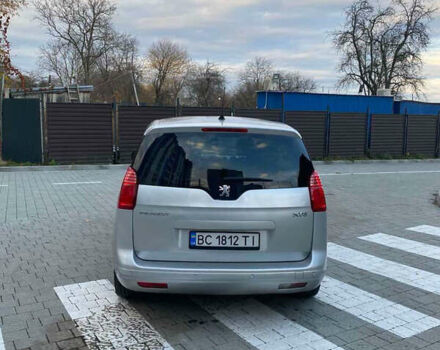 Серый Пежо 5008, объемом двигателя 1.6 л и пробегом 230 тыс. км за 9500 $, фото 4 на Automoto.ua