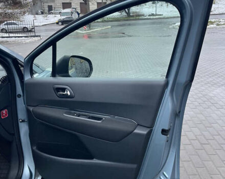 Серый Пежо 5008, объемом двигателя 1.6 л и пробегом 188 тыс. км за 6999 $, фото 19 на Automoto.ua