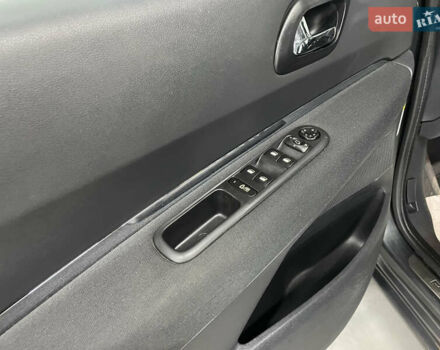 Серый Пежо 5008, объемом двигателя 1.6 л и пробегом 211 тыс. км за 9800 $, фото 29 на Automoto.ua