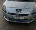 Серый Пежо 5008, объемом двигателя 1.6 л и пробегом 216 тыс. км за 7000 $, фото 1 на Automoto.ua