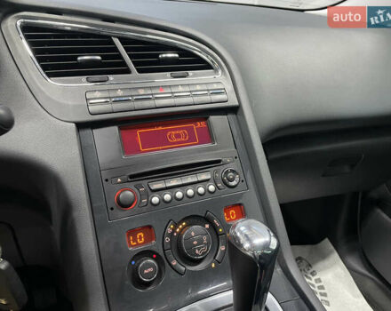 Серый Пежо 5008, объемом двигателя 1.6 л и пробегом 211 тыс. км за 9800 $, фото 48 на Automoto.ua