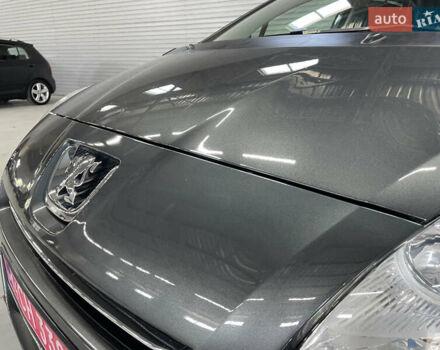 Серый Пежо 5008, объемом двигателя 1.6 л и пробегом 211 тыс. км за 9800 $, фото 7 на Automoto.ua