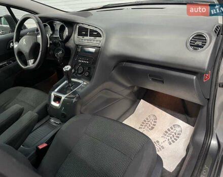 Серый Пежо 5008, объемом двигателя 1.6 л и пробегом 211 тыс. км за 9800 $, фото 46 на Automoto.ua