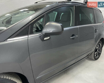 Серый Пежо 5008, объемом двигателя 1.6 л и пробегом 211 тыс. км за 9800 $, фото 9 на Automoto.ua